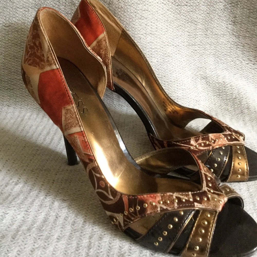 Guess high heel shoes